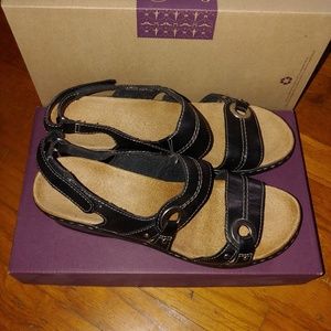 Clarks Lexi Sandals. Size 10 M.